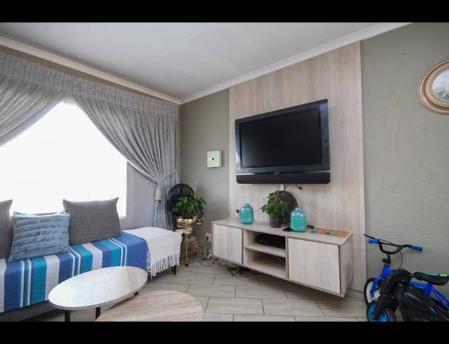 2 BEDROOM APARTMENT FOR SALE IN THATCHFIELD